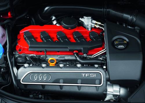Мощные 5-цилиндровые двигатели уже стали традицией Audi